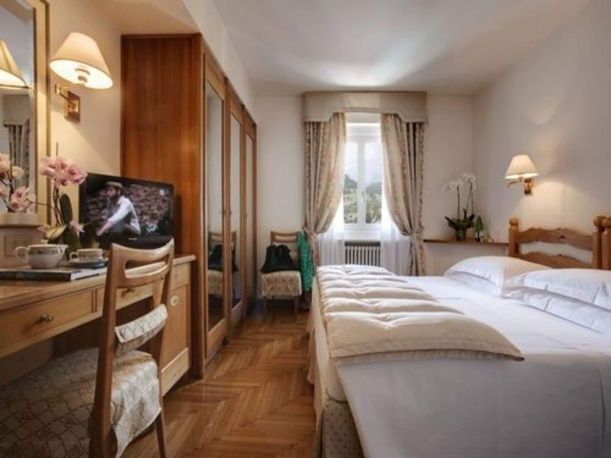 Hotel De La Poste Cortina dʼAmpezzo Esterno foto